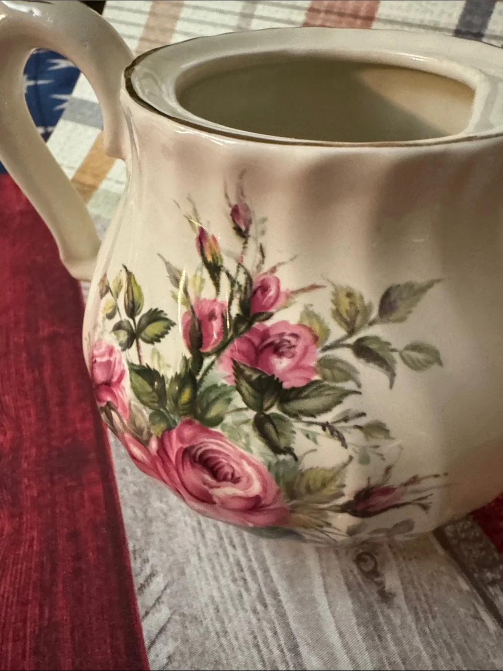 The Perfect little Floral Ceramic Teapot in Cream with Pink Roses
